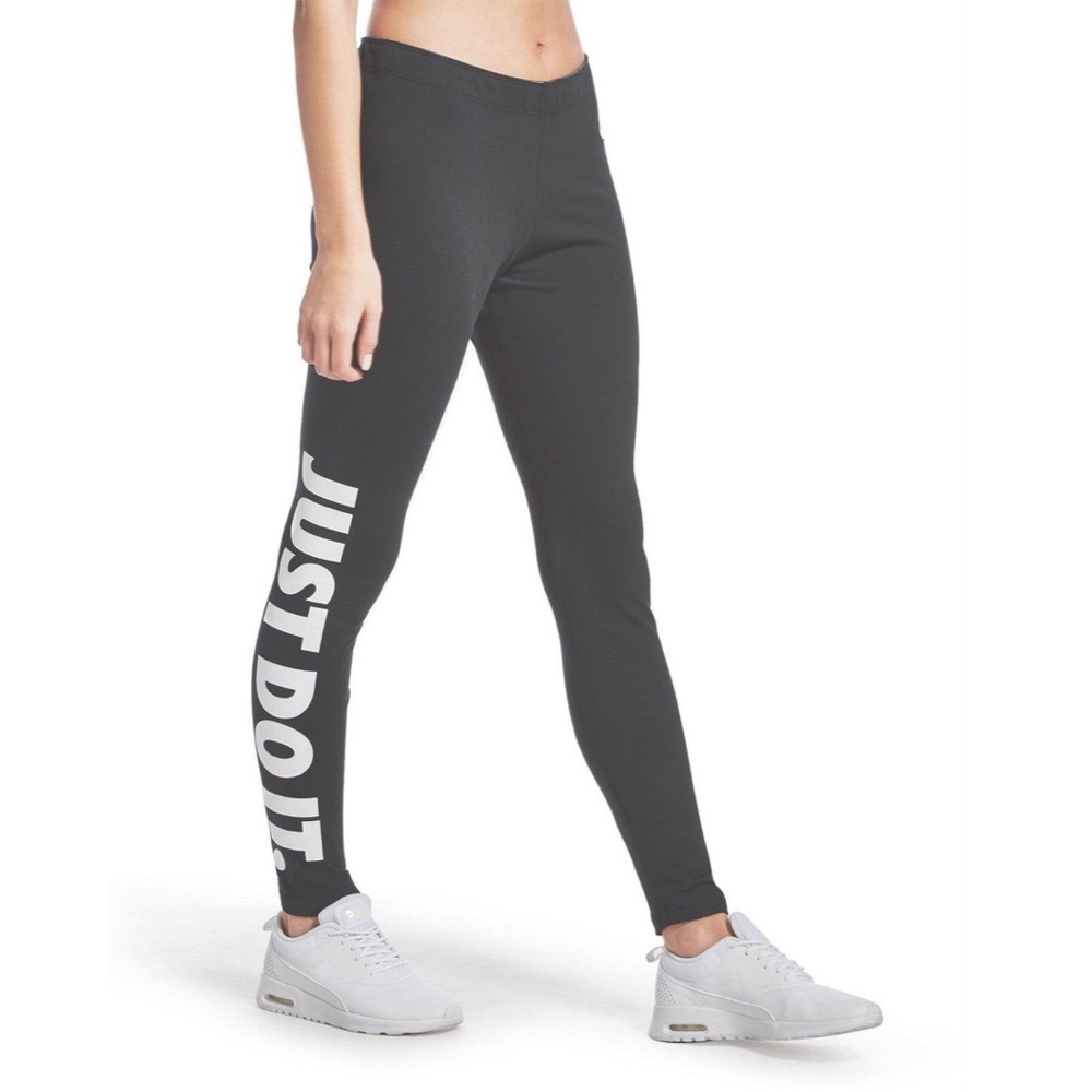 Nike - Just Do It Logo Graphic Leggings in Charcoal Grey - Size : S